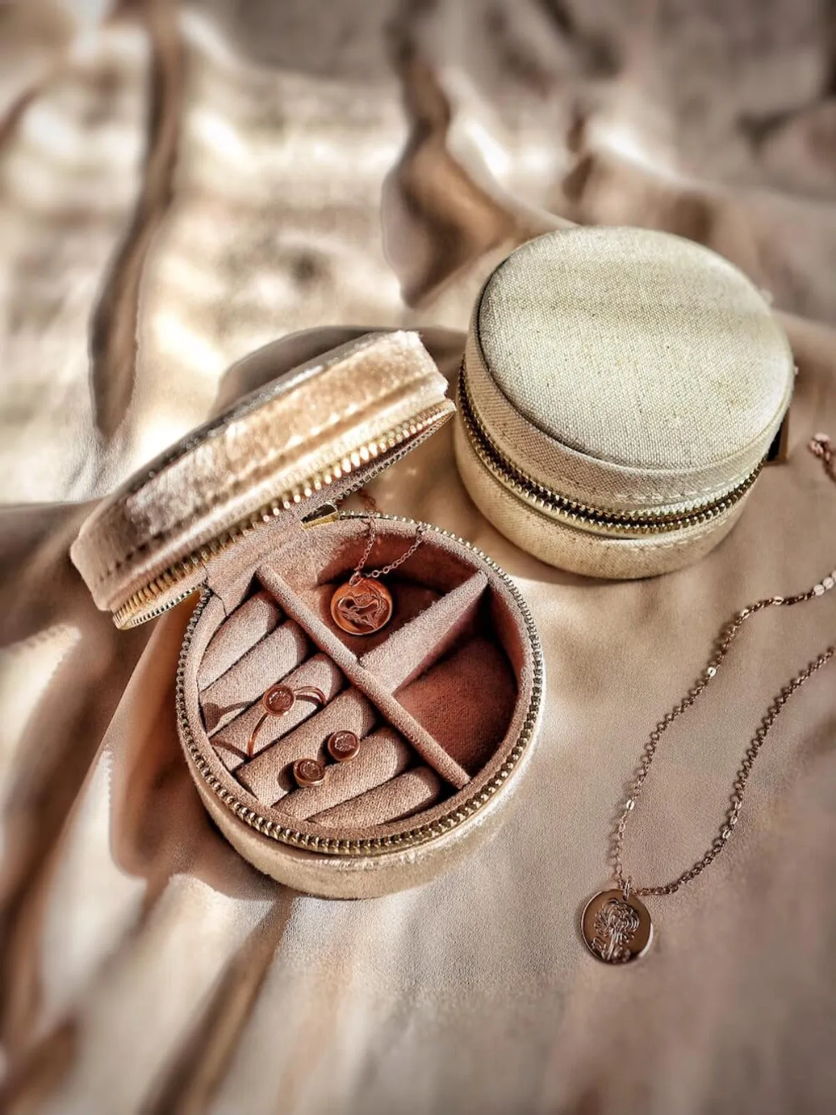 Ayr - Petite Round Jewellery Case