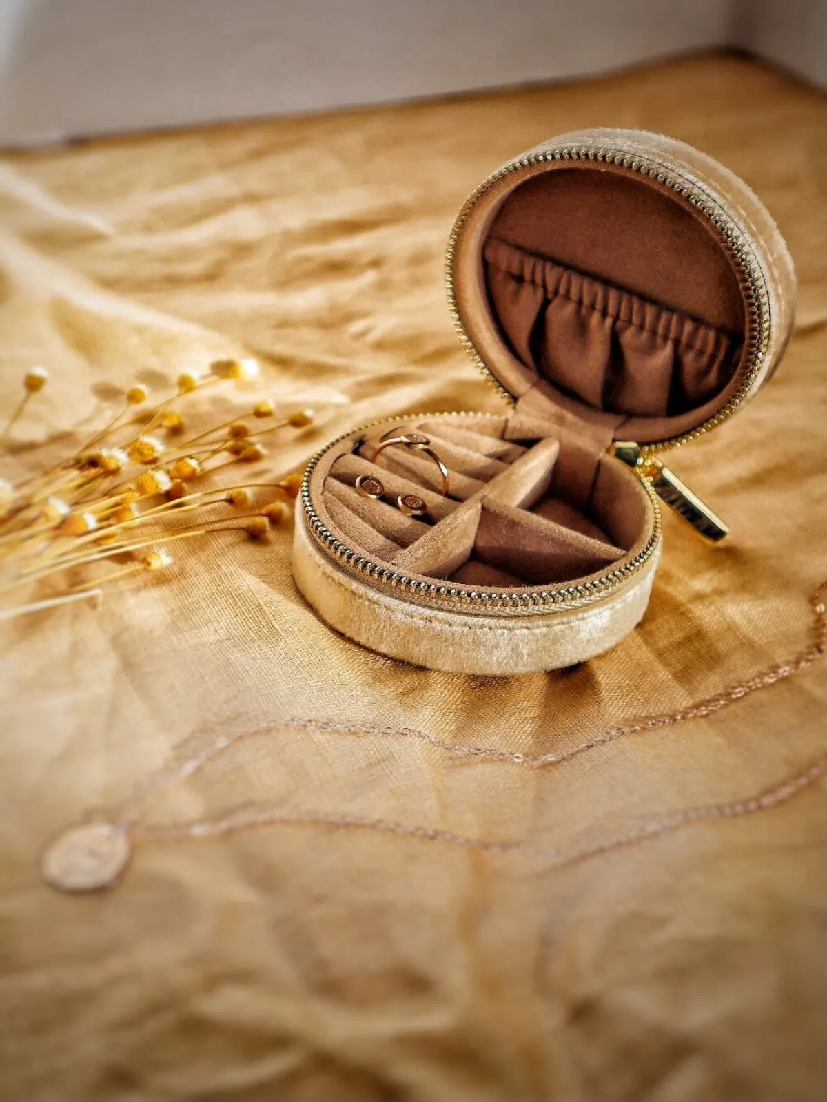 Ayr - Petite Round Jewellery Case