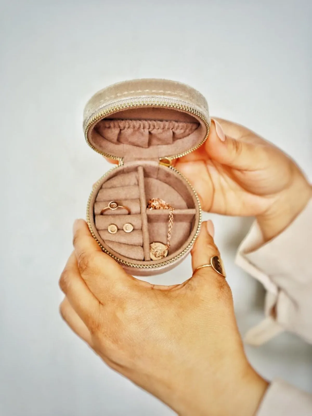 Ayr - Petite Round Jewellery Case