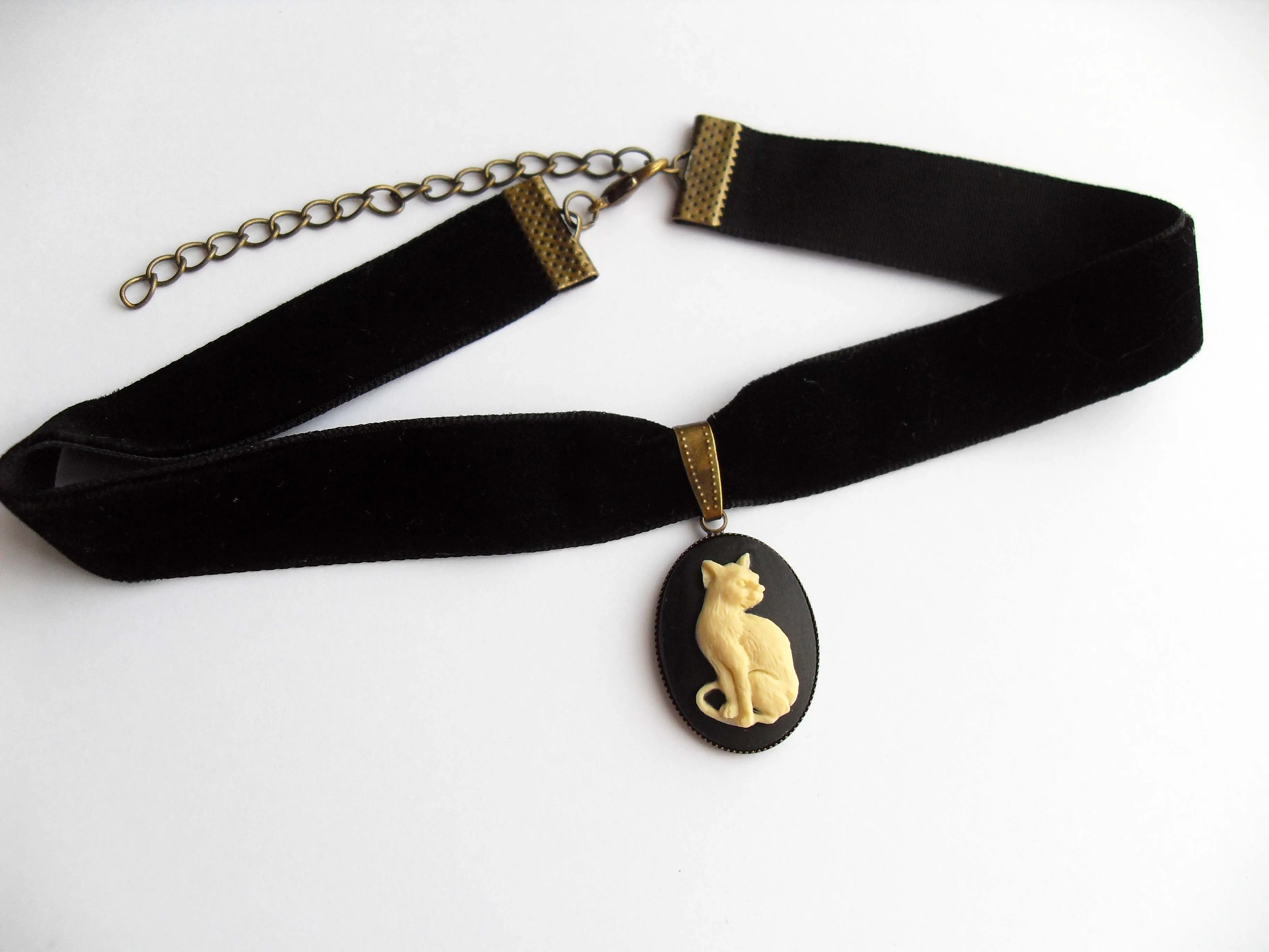 CAT CAMEO CHOKER