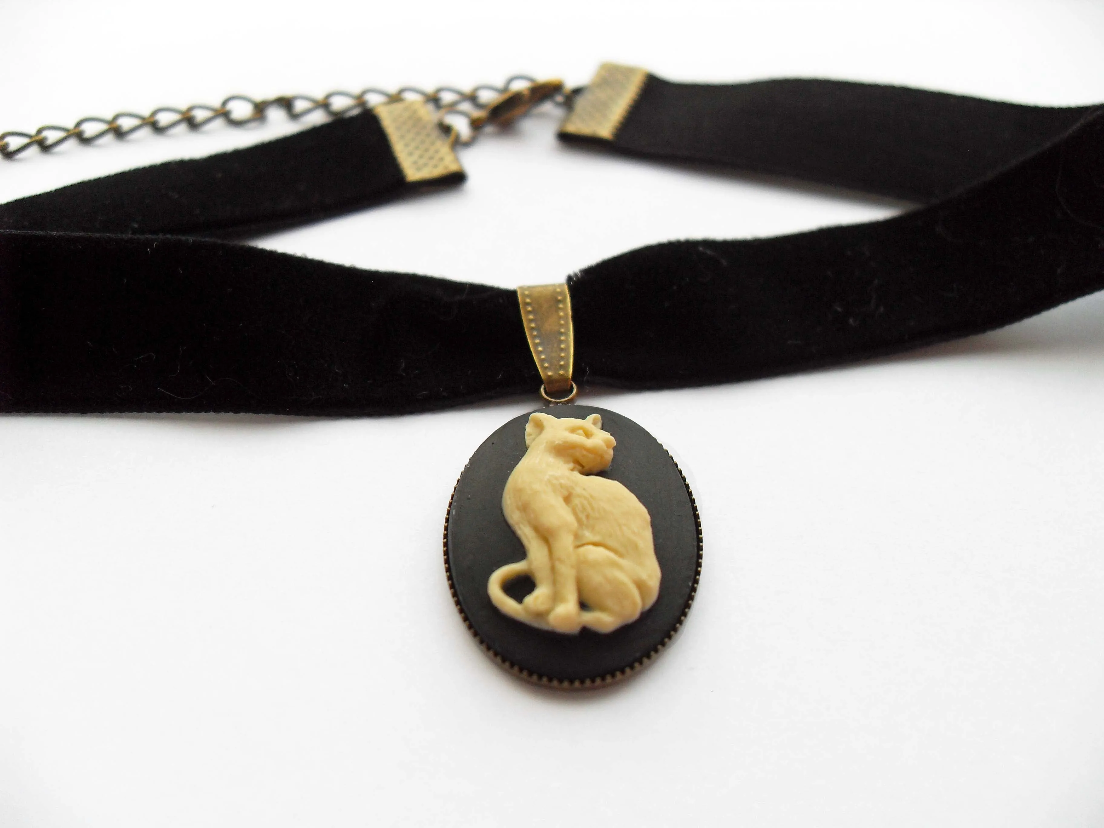 CAT CAMEO CHOKER
