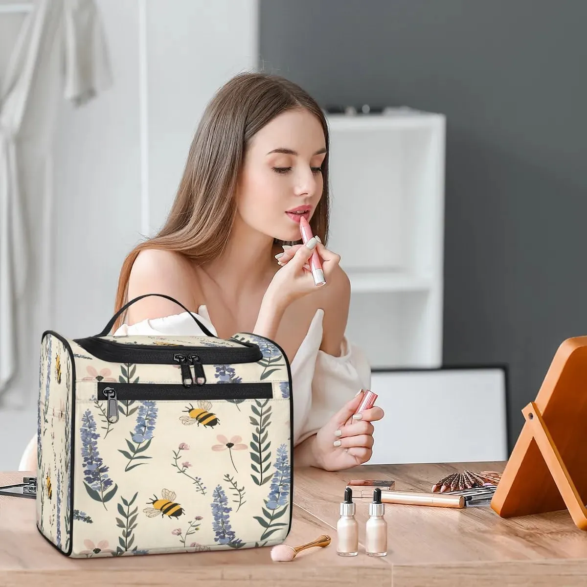 Lavender Flower Toiletry Bag for Women and Men, Hanging Travel Makeup Bag, bee Floral Travel Toiletry Organizer Bag, Makeup Organizer Bag for Cosmetics