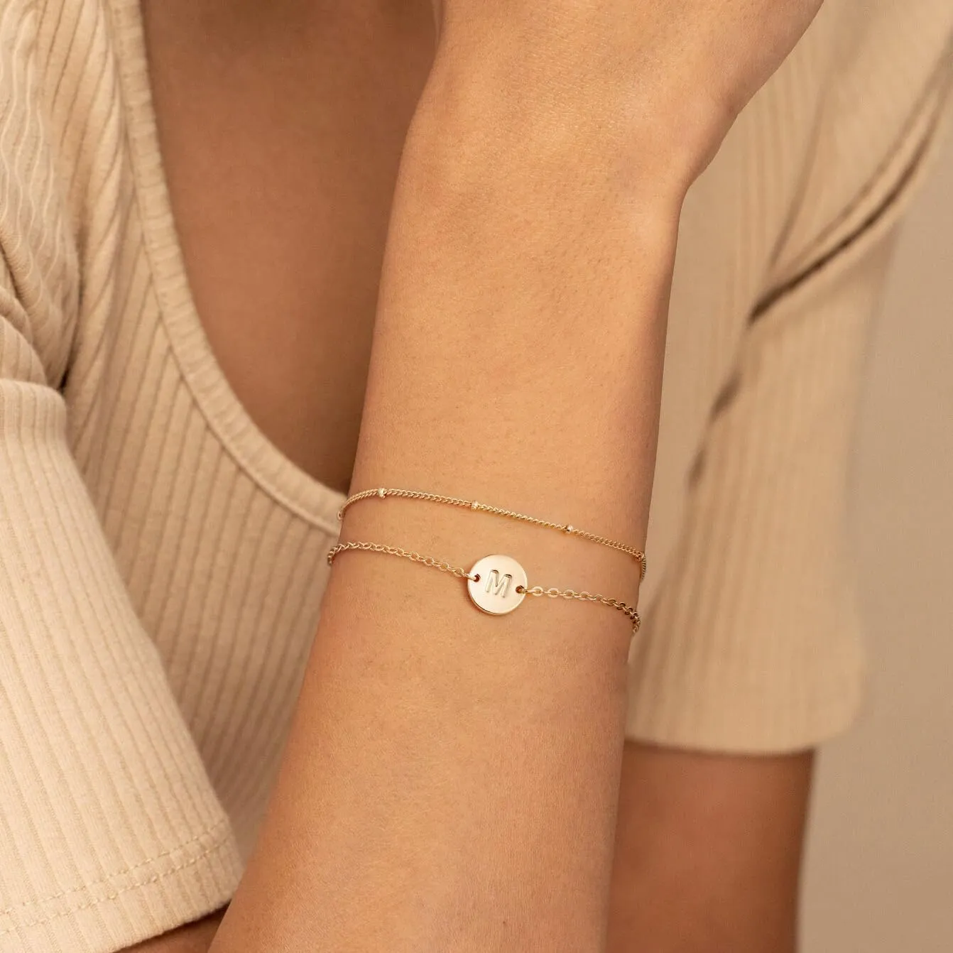 MONOZO Gold Bracelets for Women Jewelry Gifts - Dainty 18K Real Gold Plated Disc Monogram Letter A-Z Initial Bracelets for Women Trendy Personalized Letter Bracelet Jewelry Gifts for Her