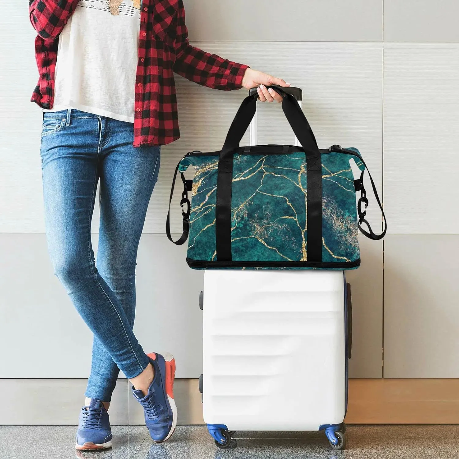 Oyihfvs Malachite Green Marble with Gold Glitter Veins, Fake Stone Texture Foldable Travel Bag, Camping Luggage bag, Portable Gym Bag, Sports Bag, Toiletry Bag with Handles Adjustable Shoulder Strap