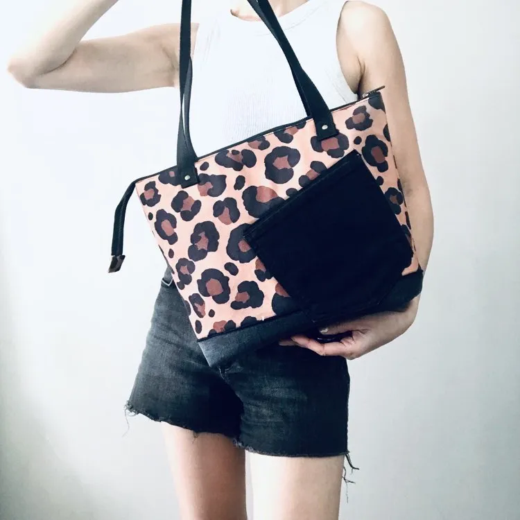 Padded tote bag - remnant leopard faux suede x black denim