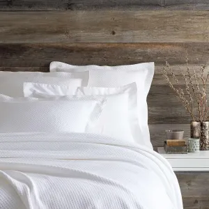 Petite Trellis White Matelasse Coverlet, Queen Size, White Solid Pattern