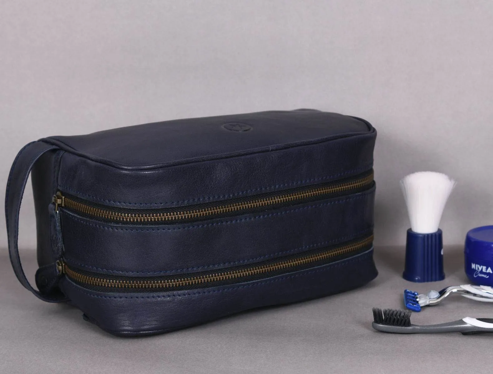 Tampa Leather Toiletry Bag - Navy Blue
