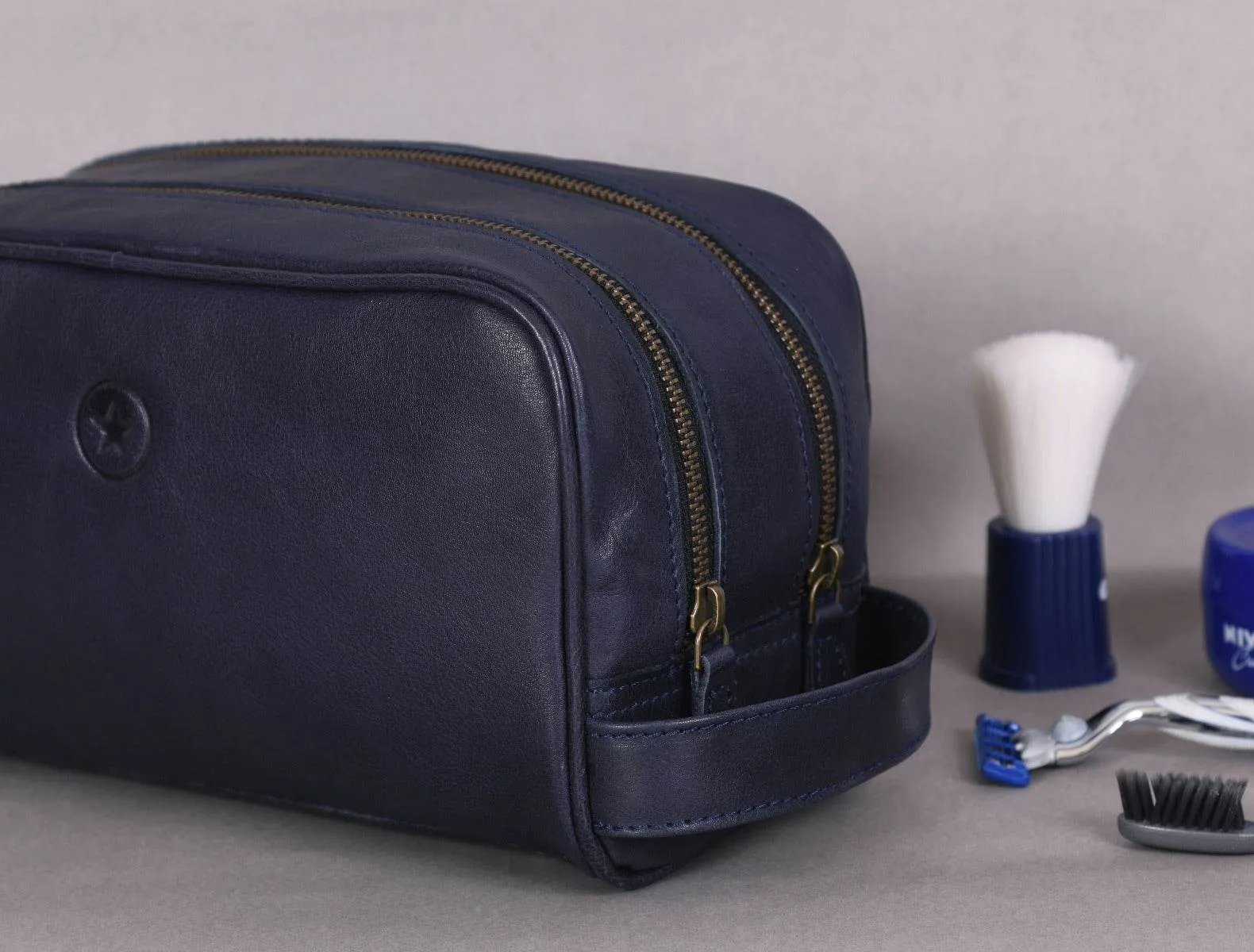 Tampa Leather Toiletry Bag - Navy Blue