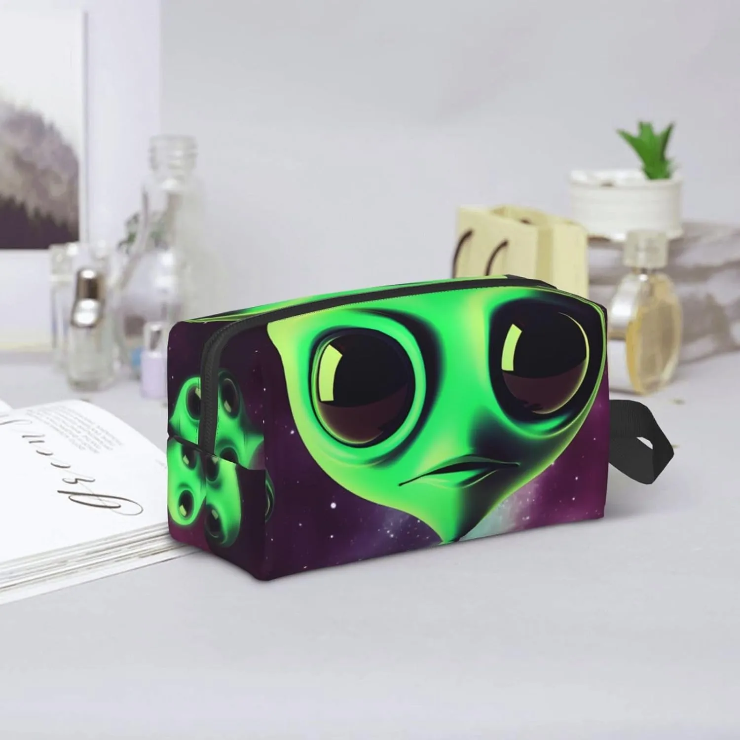 Toiletry Bag for Women Men Dopp Kit Travel Makeup Bag Make Up Organizers Cosmetic Bag Green Alien Hanging Toiletry Bag Shaving Bag with Large Capacity for Travel
