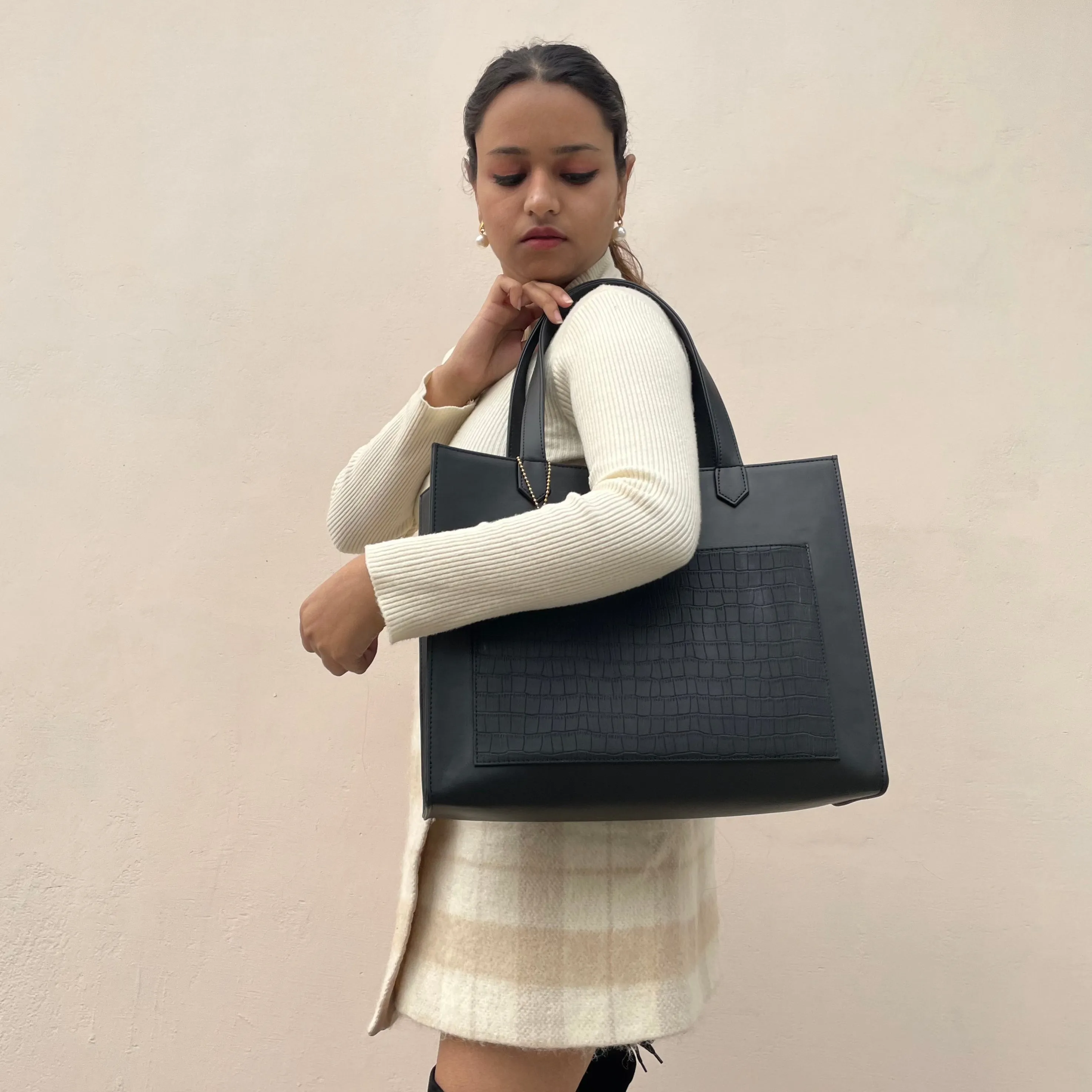 TROY TOTE BAG | ALL BLACK | MEDIUM