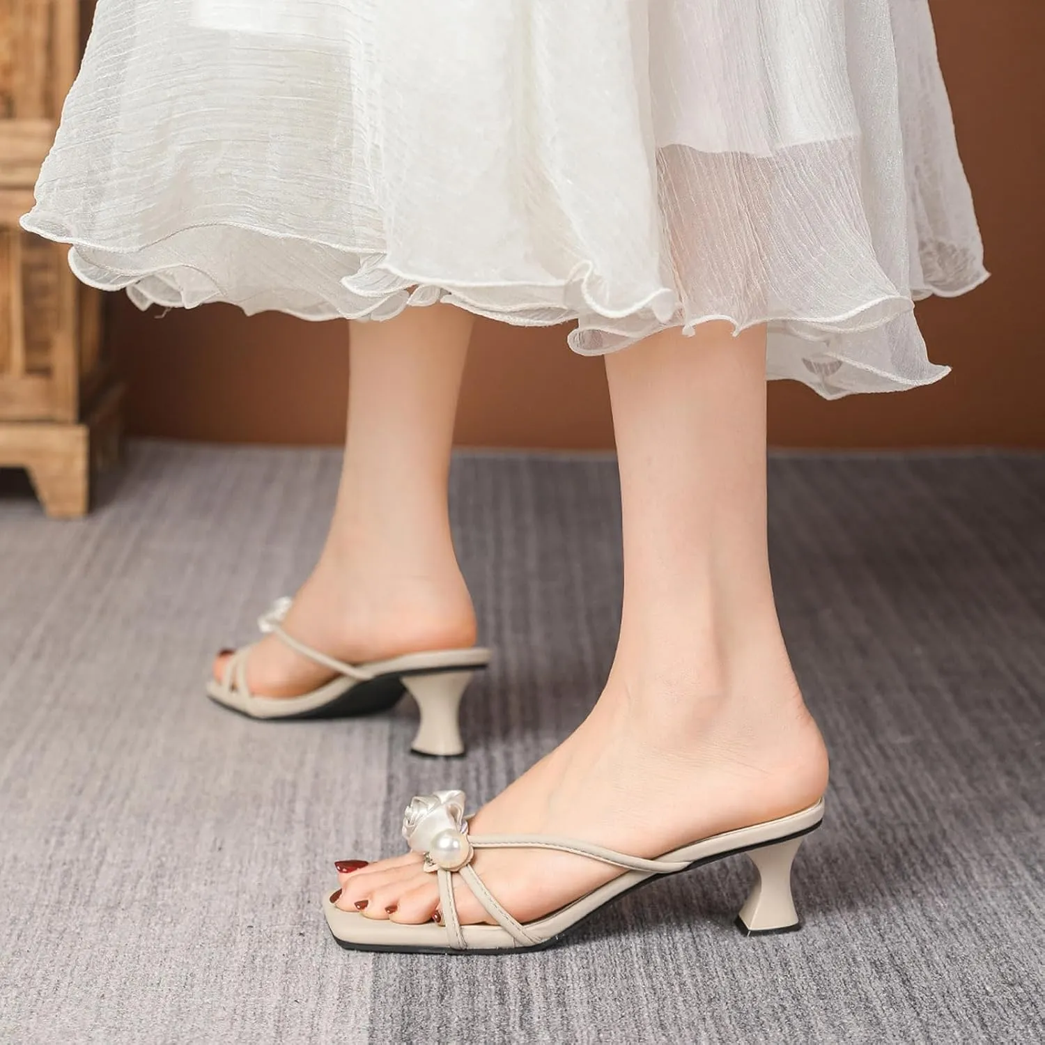 Women's Elegant 3D Floral Pearl Strappy Kitten Heel Sandals Square Open Toe Silp On Lightweight Non-Slip Casual Low Heel Slide Sandals for Wedding Bride Party Evening