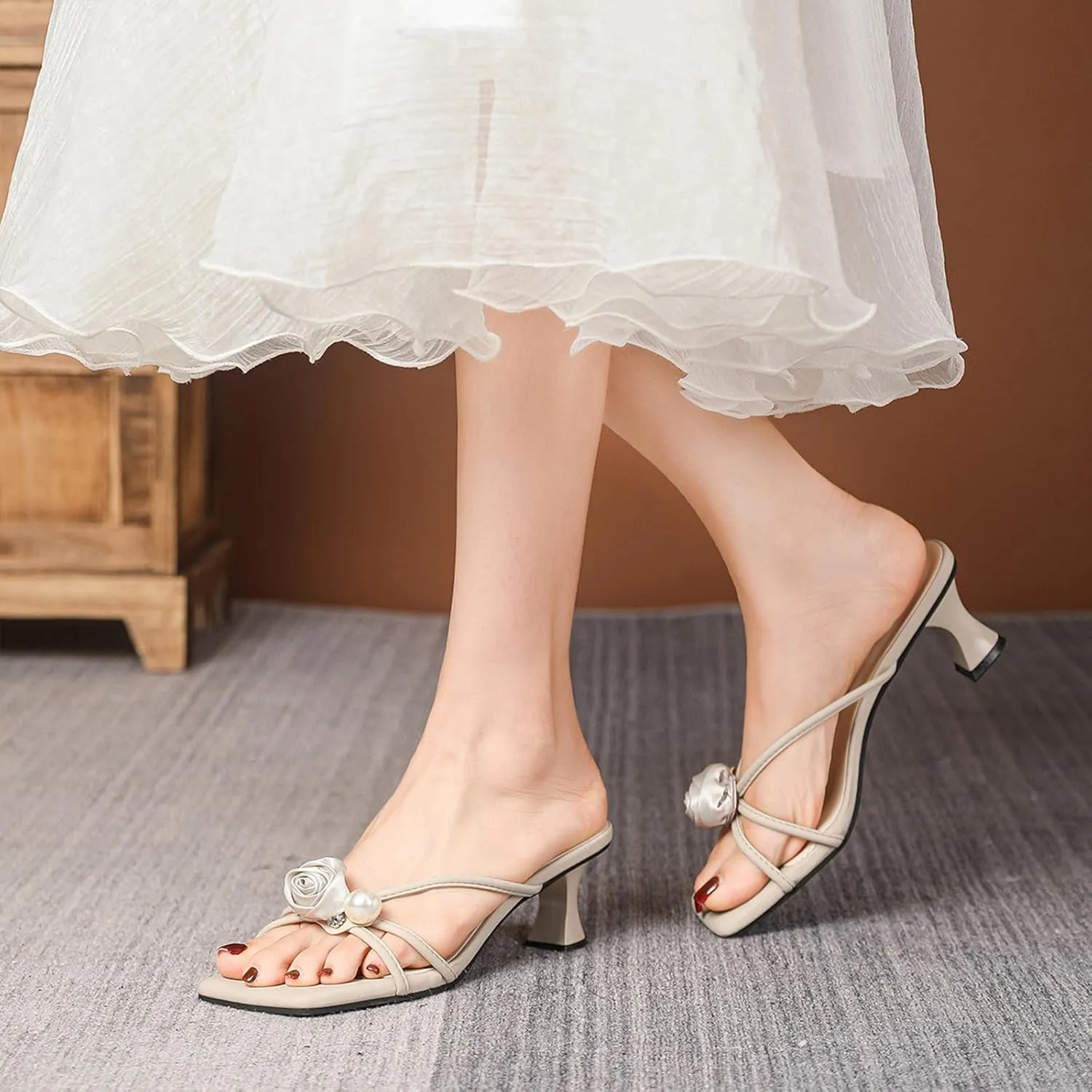 Women's Elegant 3D Floral Pearl Strappy Kitten Heel Sandals Square Open Toe Silp On Lightweight Non-Slip Casual Low Heel Slide Sandals for Wedding Bride Party Evening