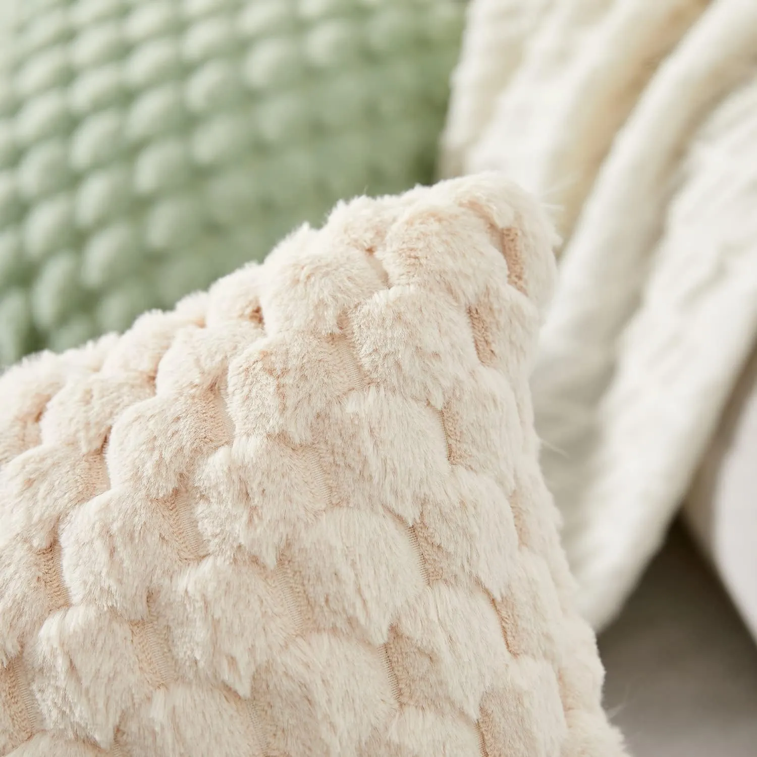 Yaertun Pack of 2 Super Soft Cozy Decorative Throw Pillow Covers Fuzzy Plush Faux Fur Luxury Cushion Cover Pillowcase for Sofa Couch Bed Livingroom 16x16 Inch Beige